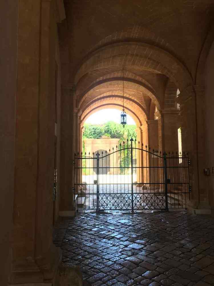 Stone corridor Manduria